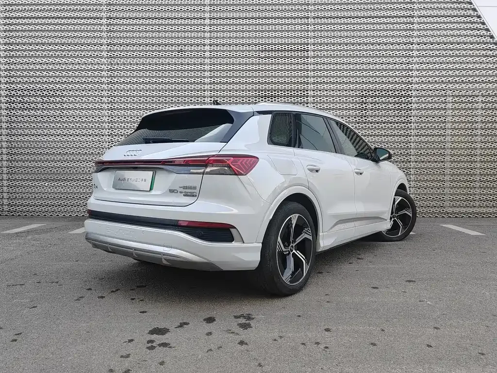 Audi Q4 e-tron — фото 6