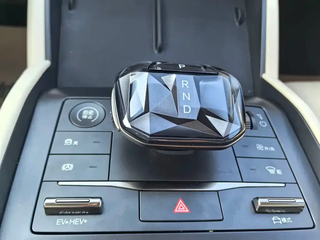 BYD Qin L 2025 из CN, фото 2