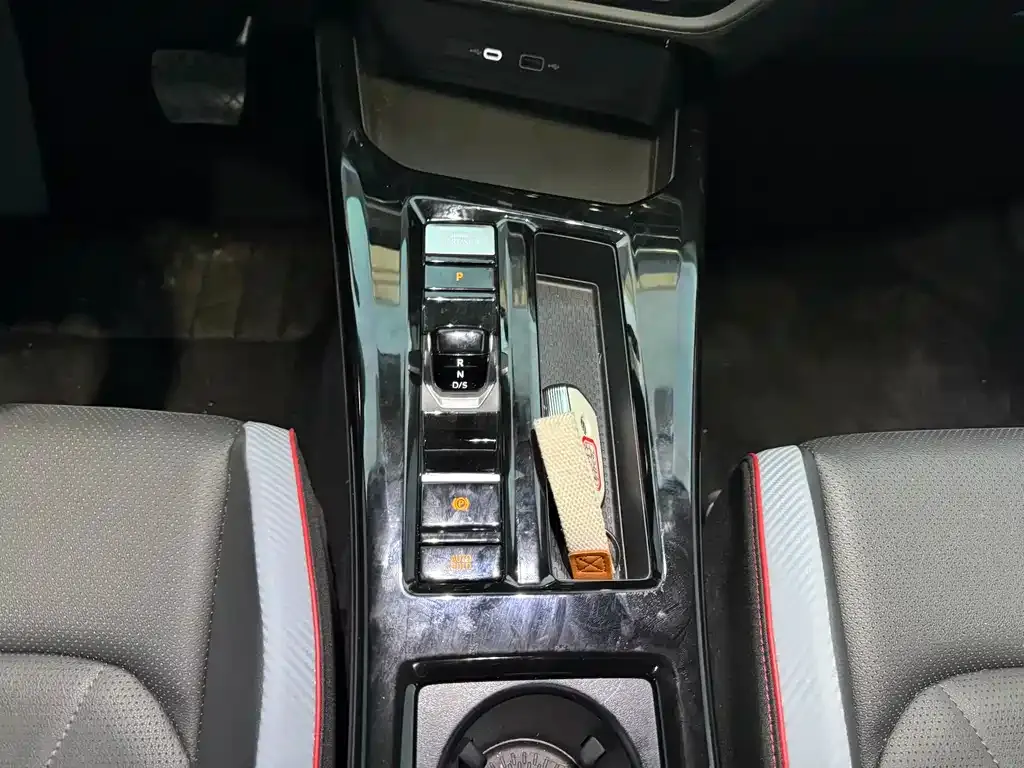 Volkswagen Lamando 2024 из CN, фото 6