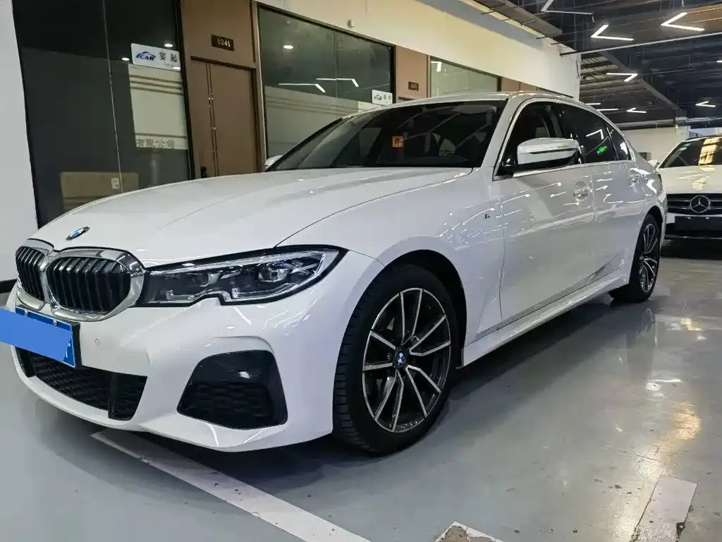 BMW 3 Series 2022 из CN, фото 1