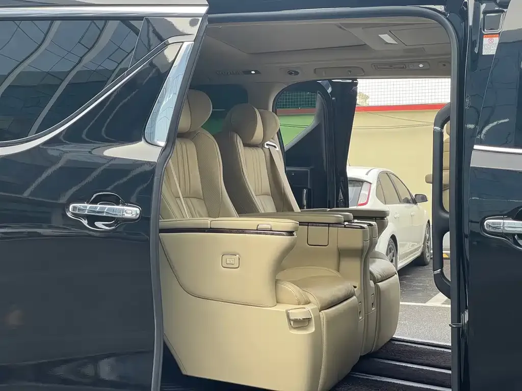 Toyota Alphard 2021 из CN, фото 5