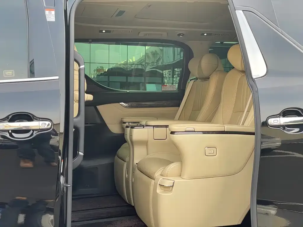 Toyota Alphard 2021 из CN, фото 2