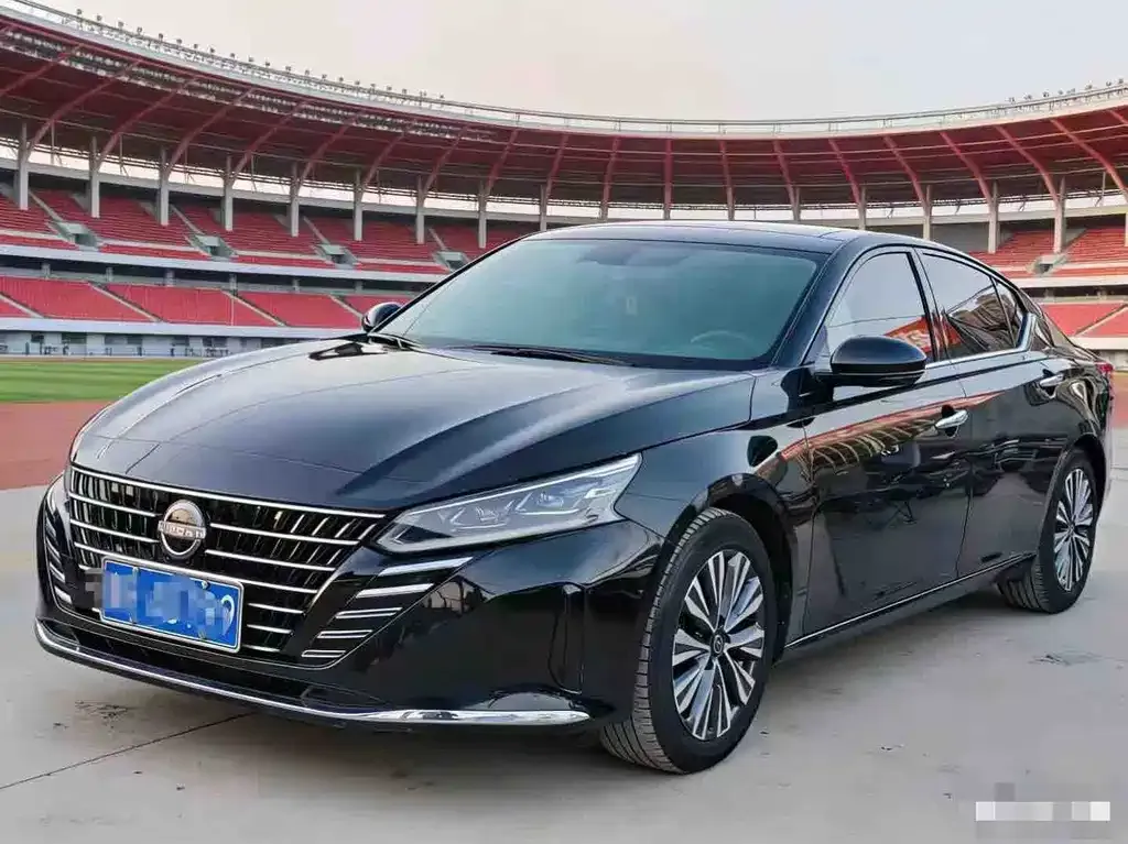 Nissan Teana — фото 1