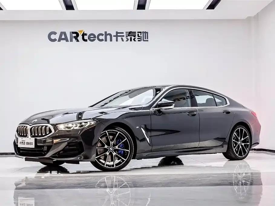 BMW 8 Series — фото 1
