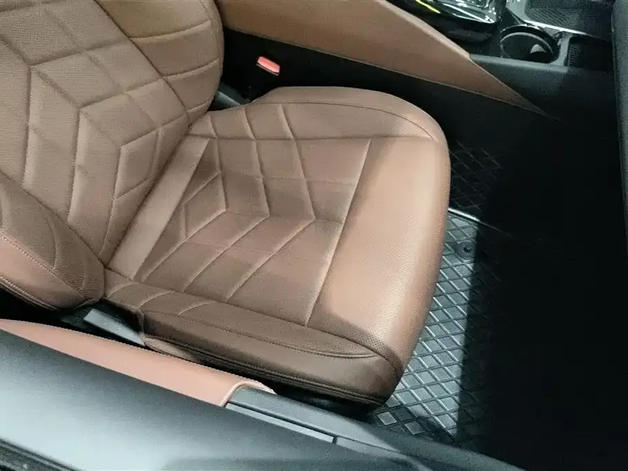 BMW 5 Series 2024 из CN, фото 4