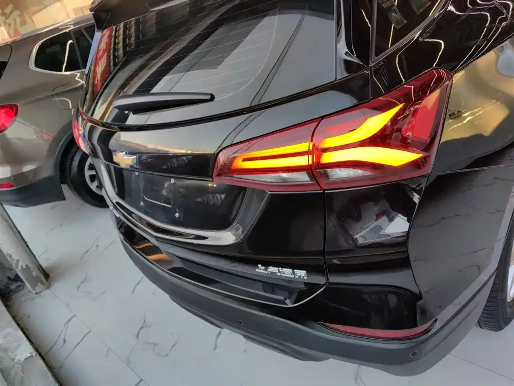 Chevrolet Equinox 2021 из CN, фото 2