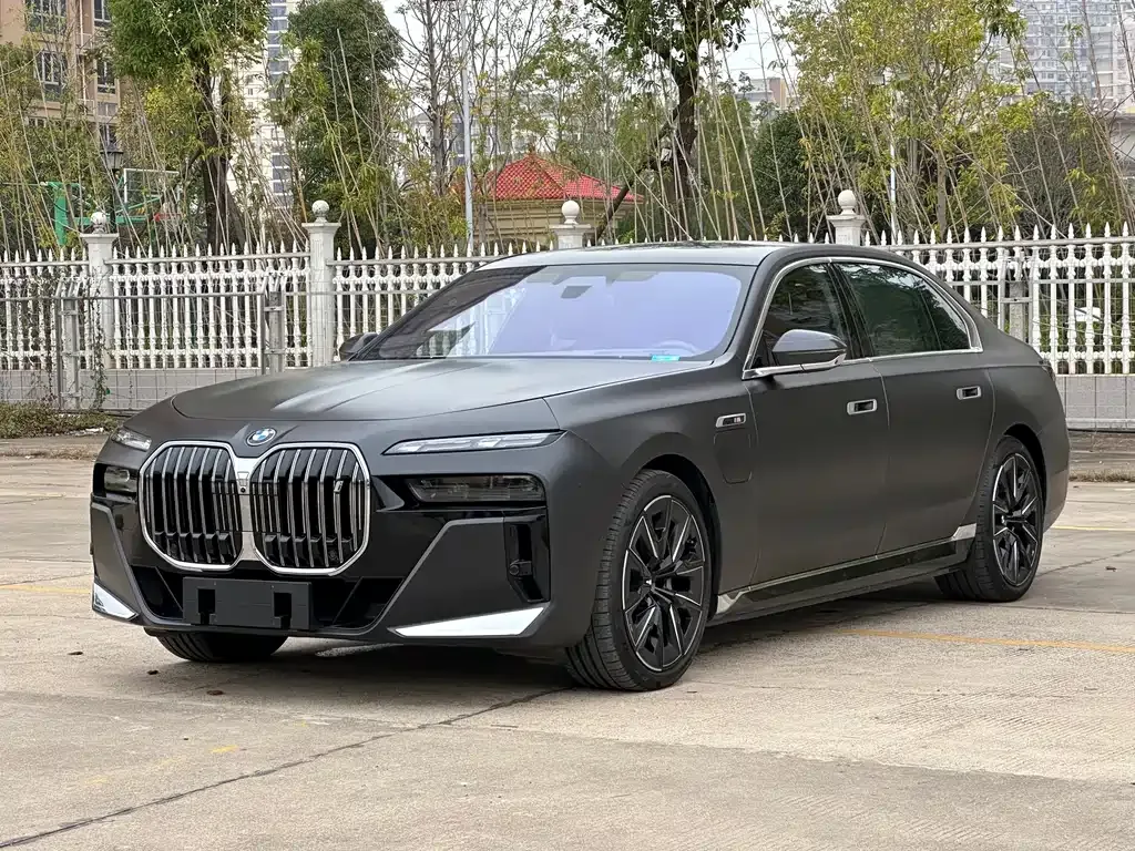 BMW i7