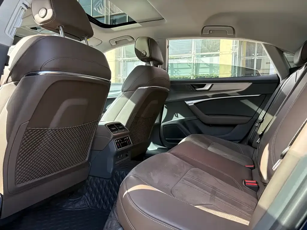 Audi A7L 2024 из CN, фото 6