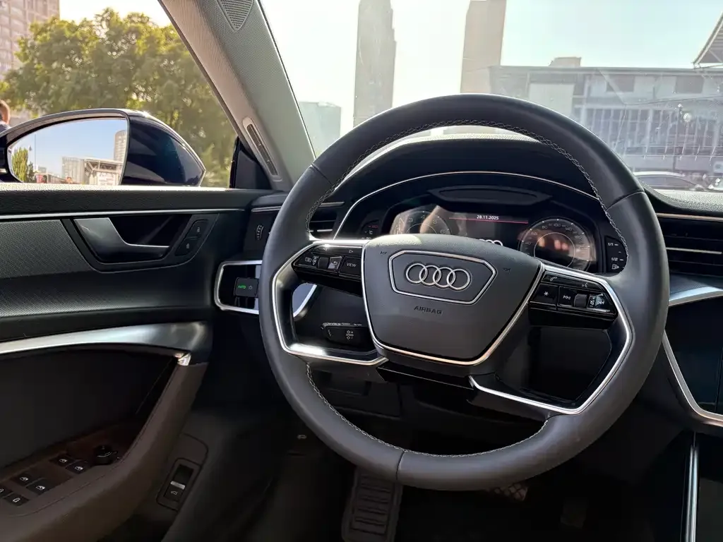 Audi A7L 2024 из CN, фото 2