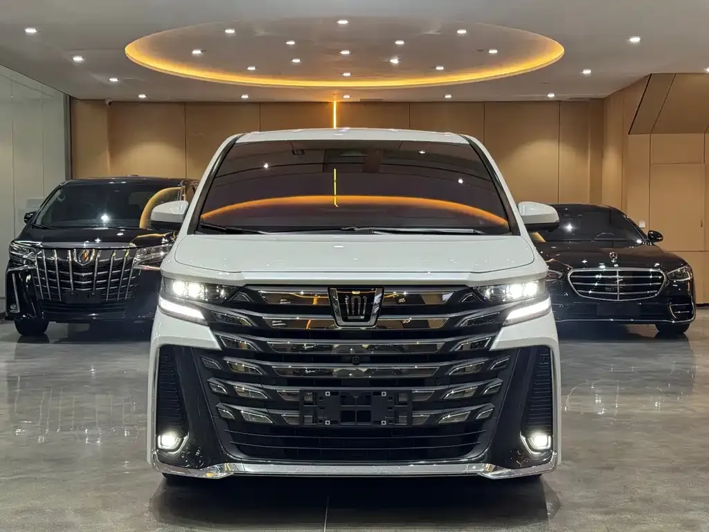 Toyota Vellfire — фото 1