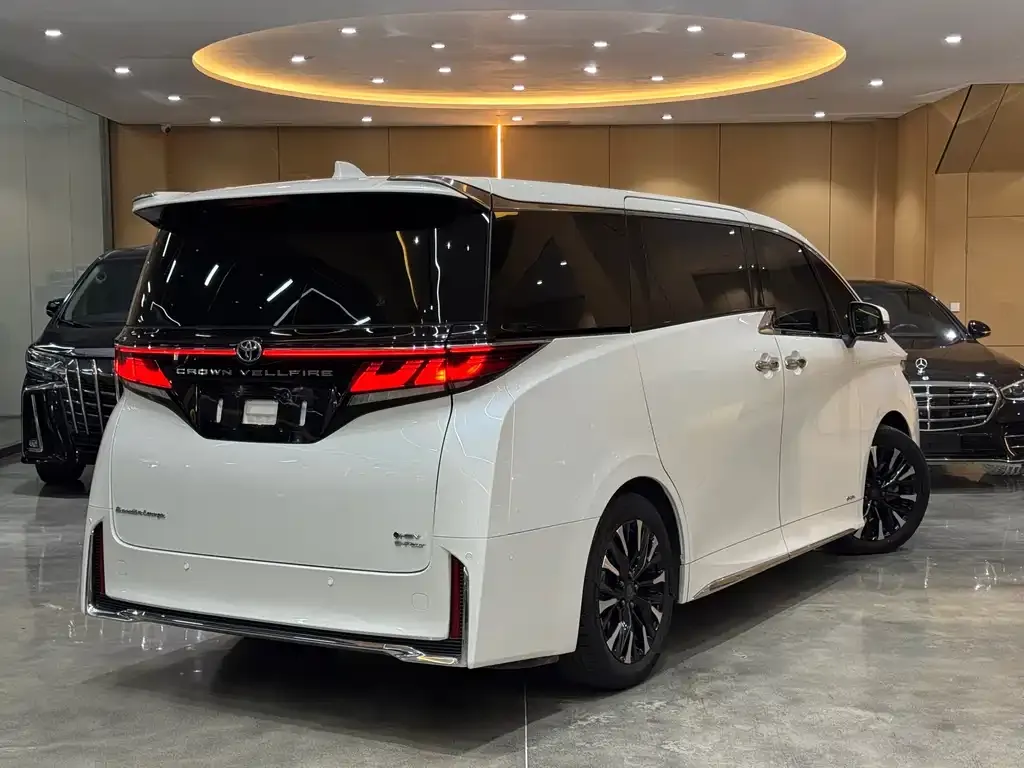 Toyota Vellfire — фото 9