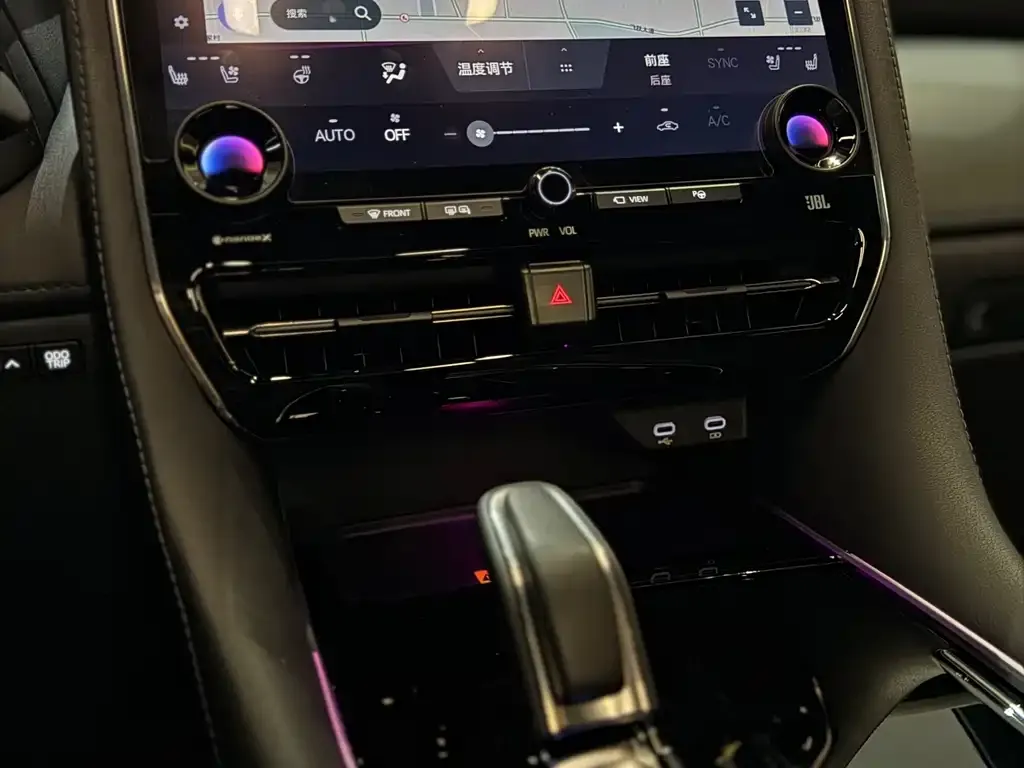 Toyota Vellfire — фото 2