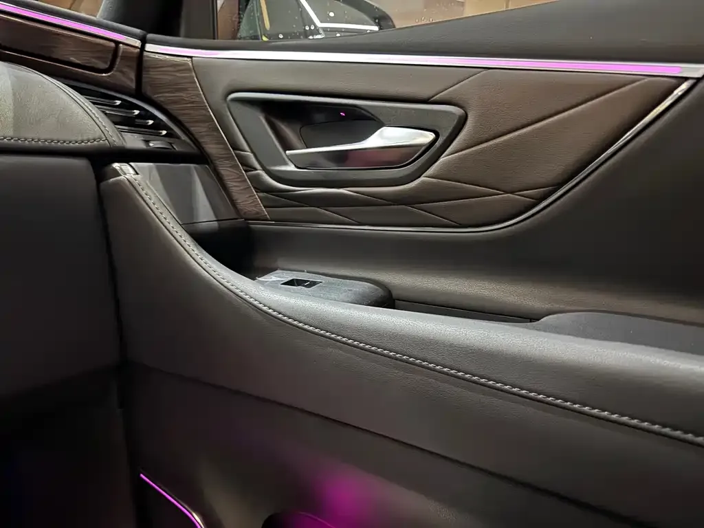 Toyota Vellfire — фото 6