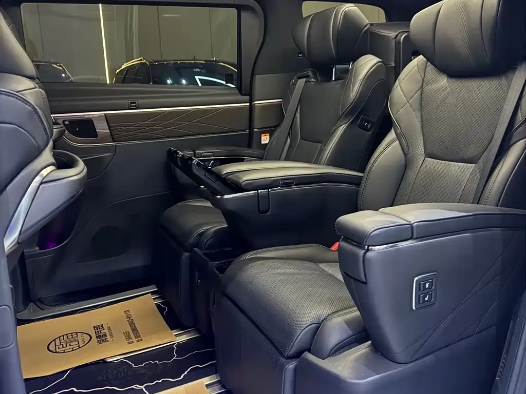 Toyota Vellfire — фото 7