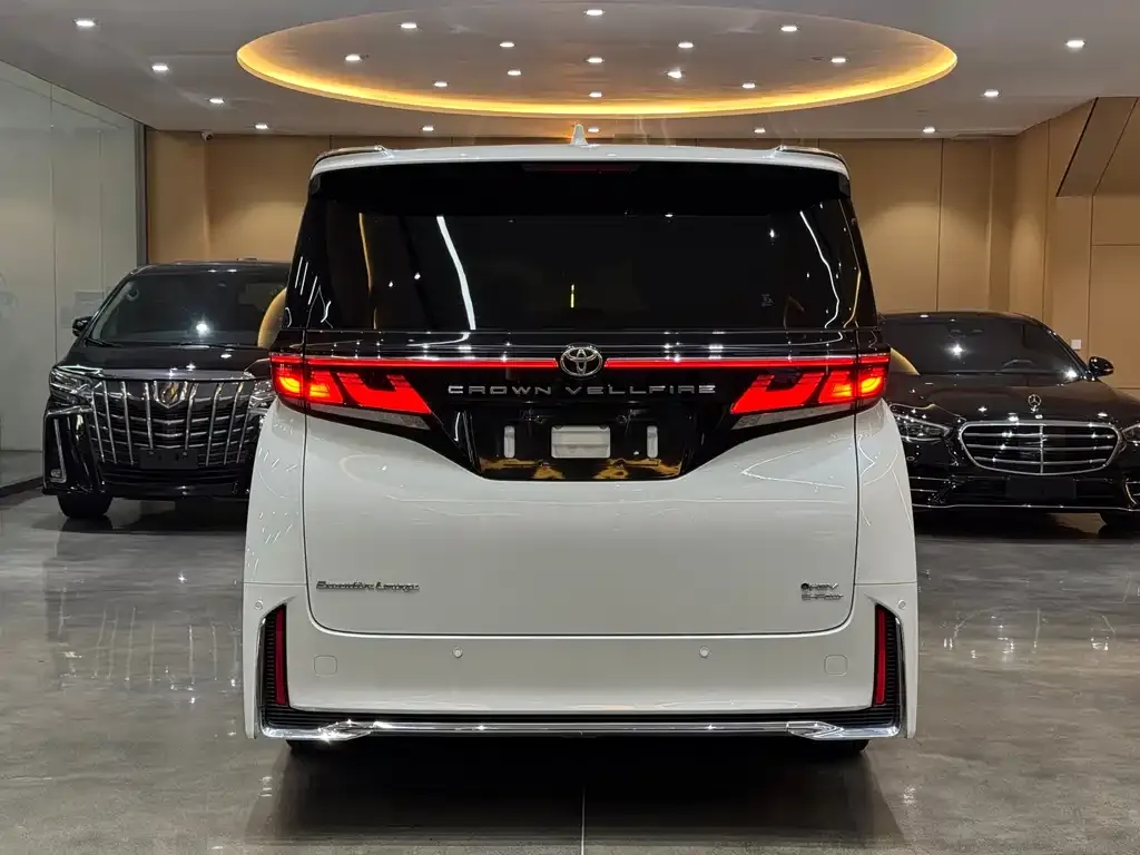 Toyota Vellfire — фото 10