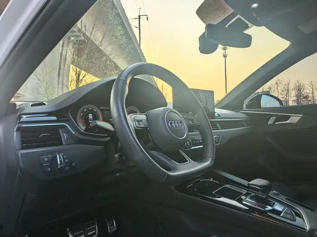 Audi A4L 2023 из CN, фото 8