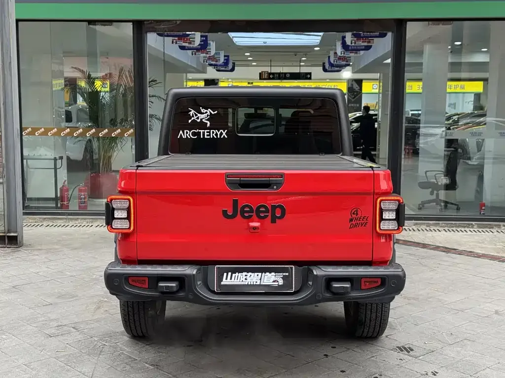 Jeep Gladiator 2023 из CN, фото 8