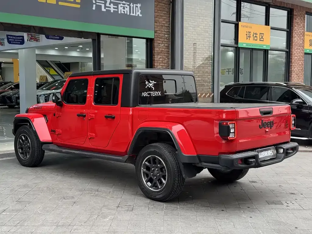 Jeep Gladiator 2023 из CN, фото 2