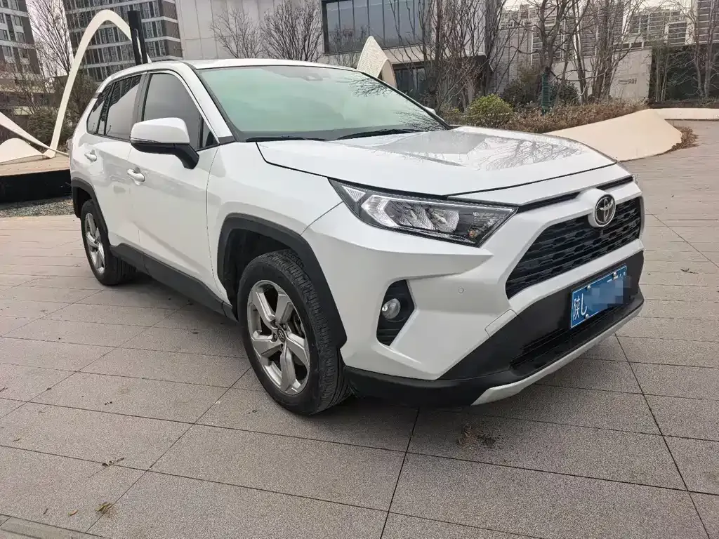 Toyota RAV4 2023 из CN, фото 3