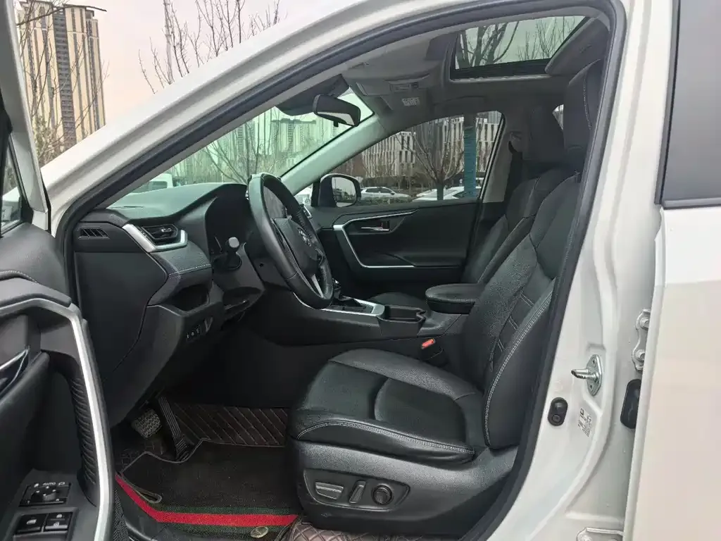 Toyota RAV4 2023 из CN, фото 7