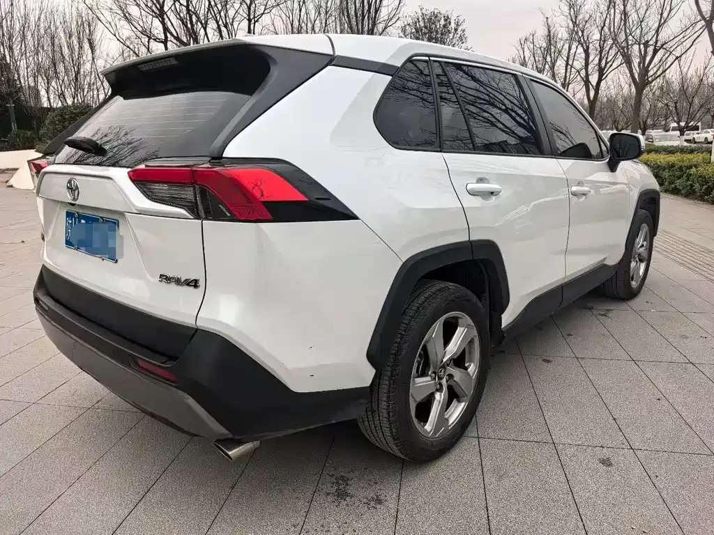 Toyota RAV4 2023 из CN, фото 6