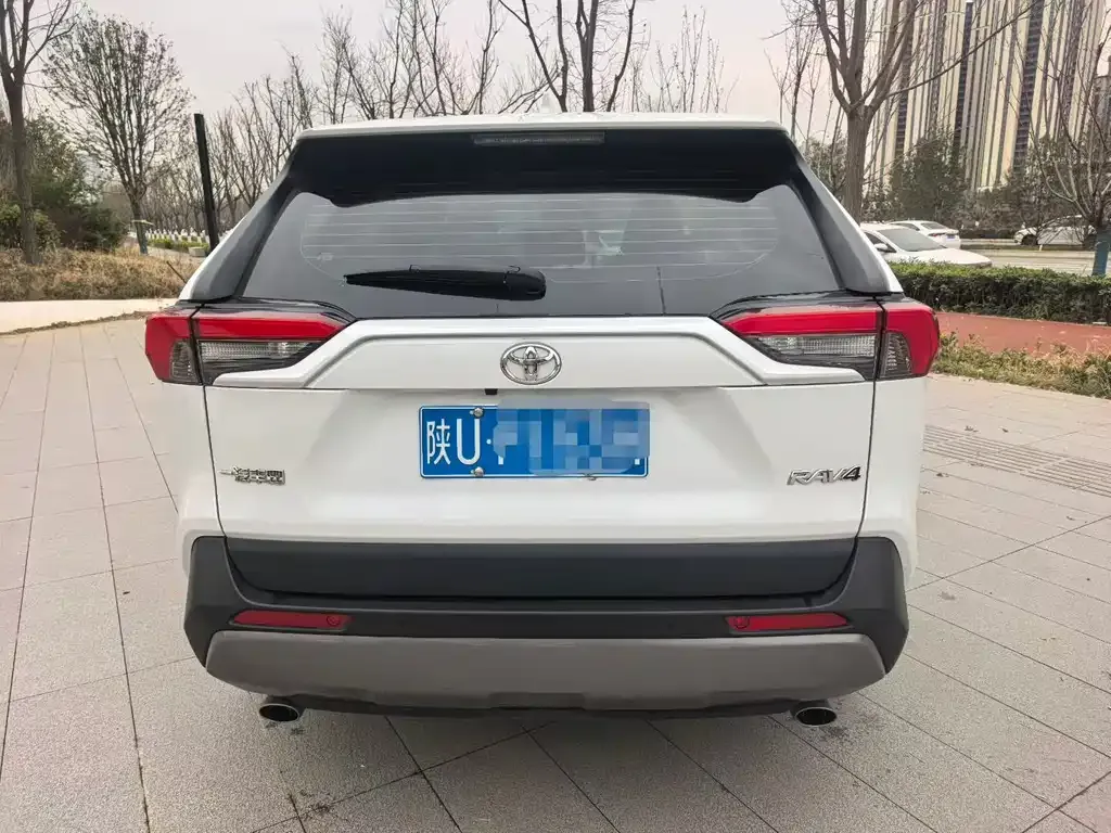 Toyota RAV4 2023 из CN, фото 9