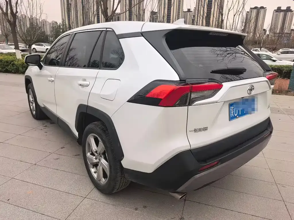 Toyota RAV4 2023 из CN, фото 8