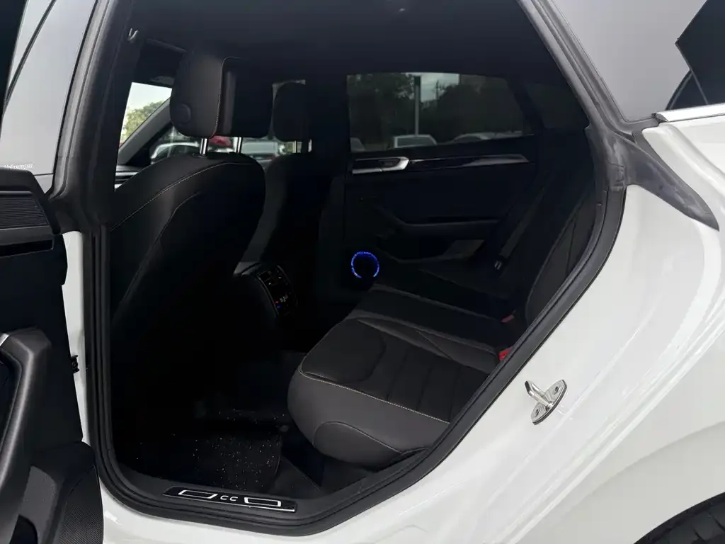 Volkswagen CC 2022 из CN, фото 2