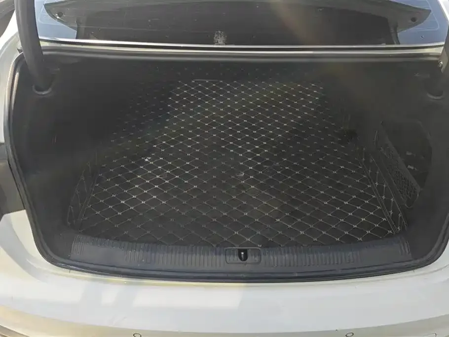 Audi A4L 2022 из CN, фото 2