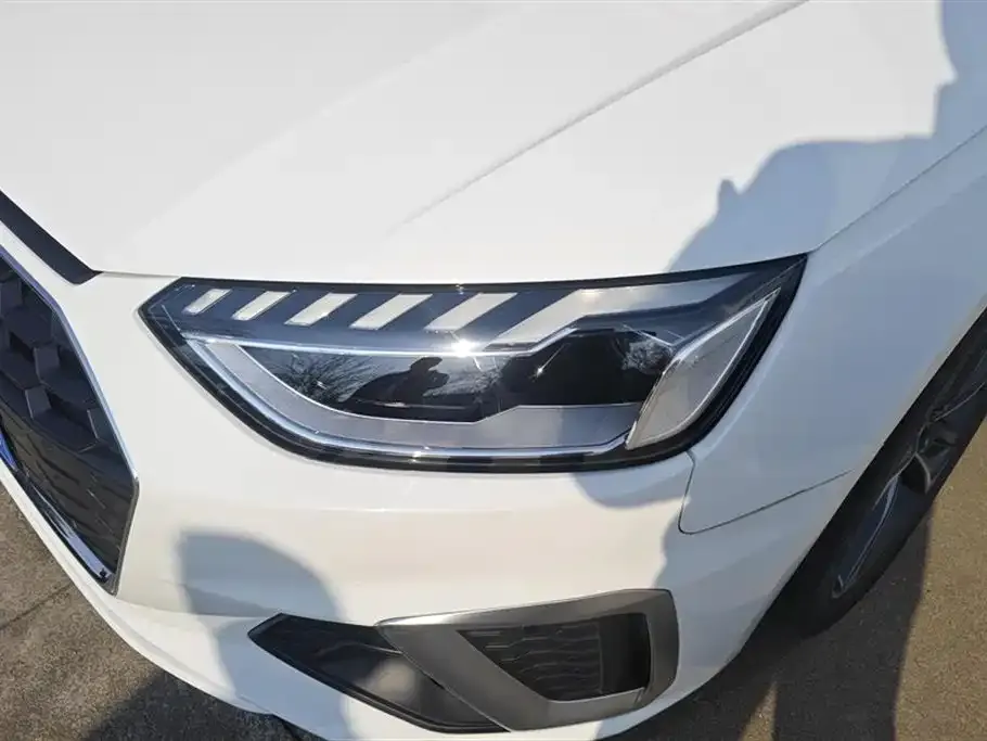 Audi A4L 2022 из CN, фото 4