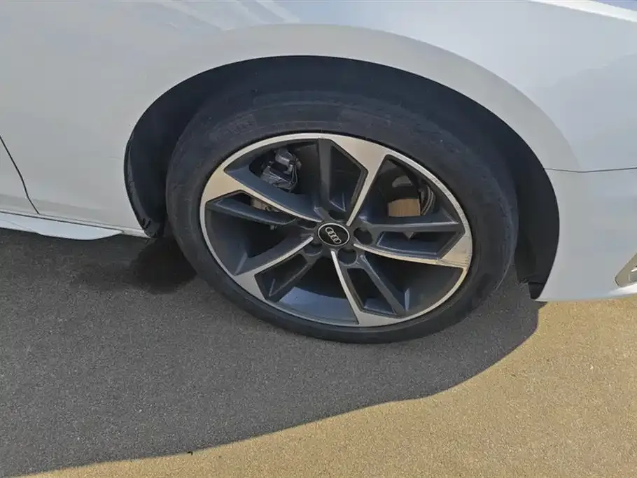Audi A4L 2022 из CN, фото 9