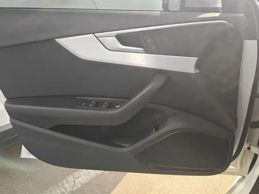 Audi A4L 2022 из CN, фото 7