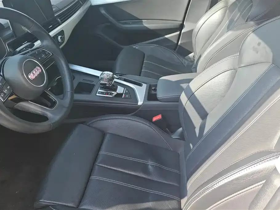 Audi A4L 2022 из CN, фото 5