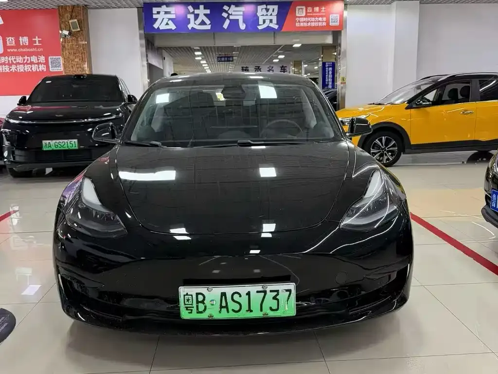 Tesla Model 3 — фото 2