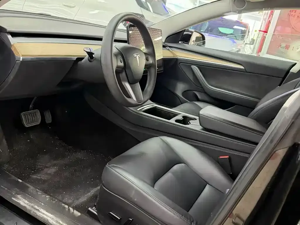 Tesla Model 3 — фото 3