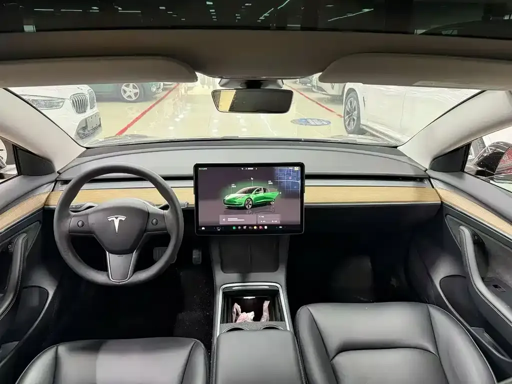 Tesla Model 3 — фото 6