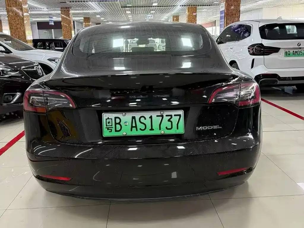 Tesla Model 3 — фото 8