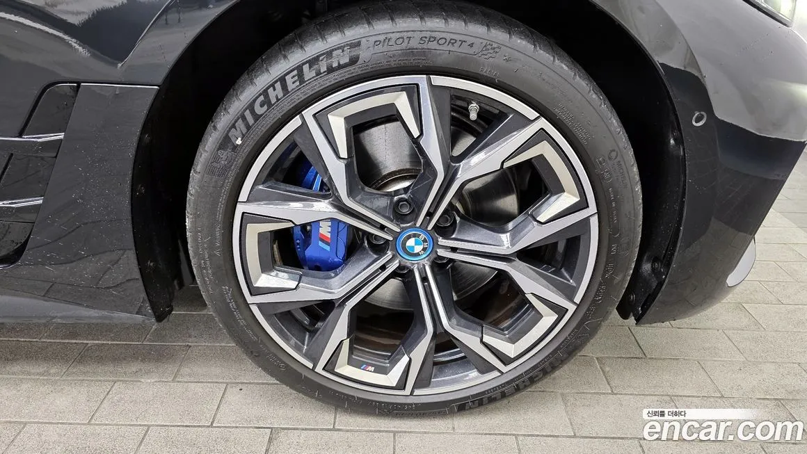 BMW i4 2023 из KR, фото 5