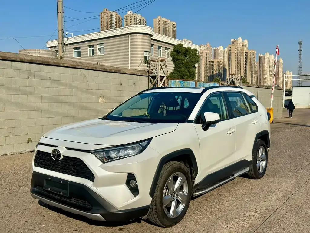 Toyota RAV4 2021 из CN, фото 1