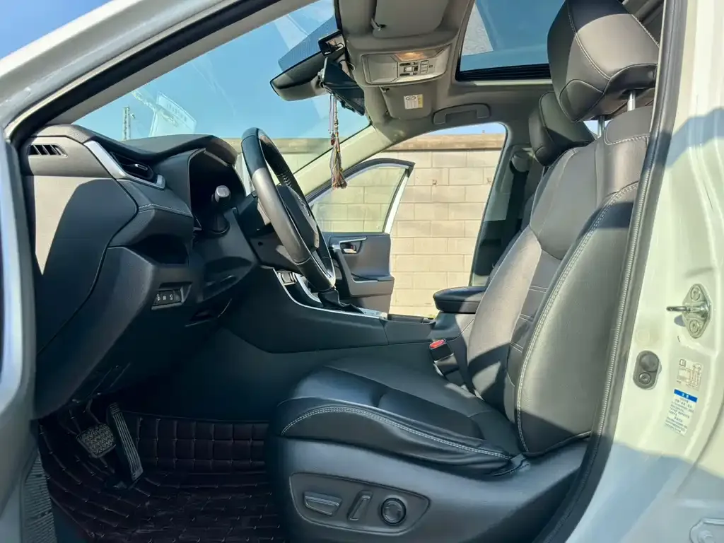 Toyota RAV4 2021 из CN, фото 6