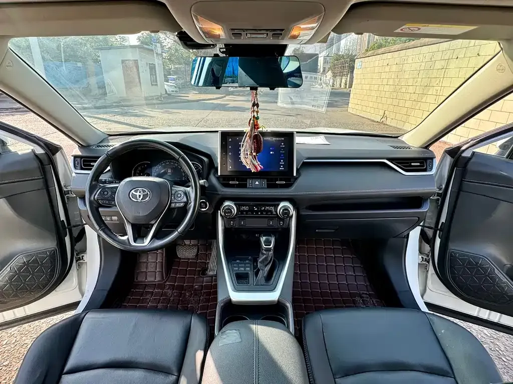 Toyota RAV4 2021 из CN, фото 2