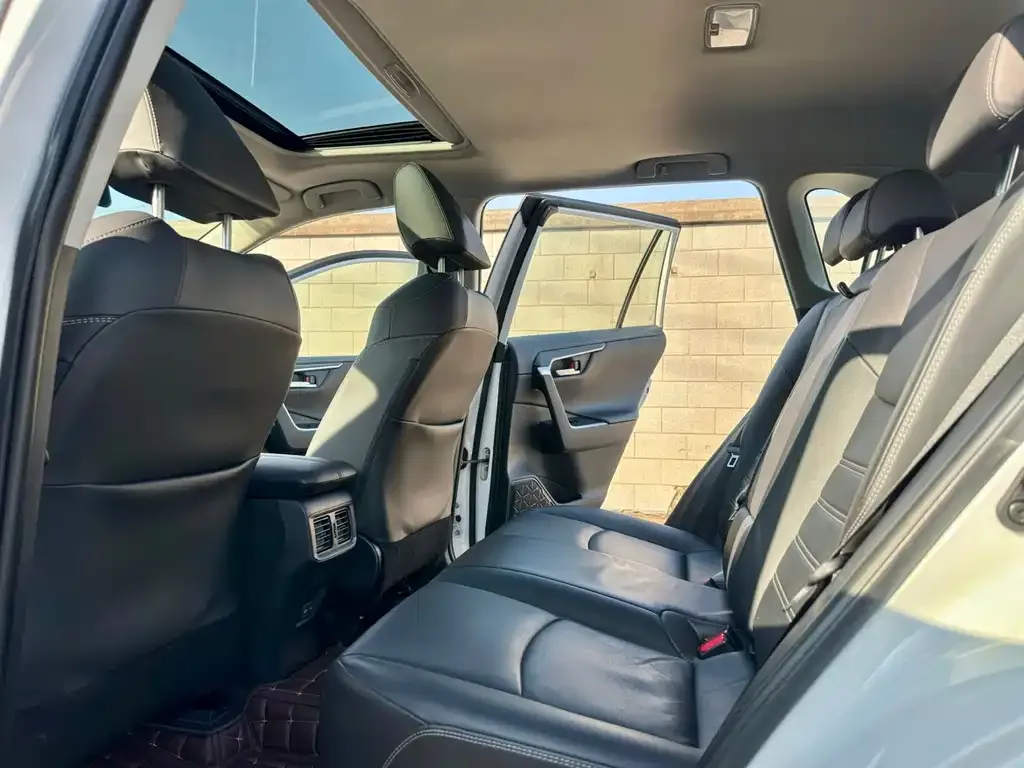 Toyota RAV4 2021 из CN, фото 8