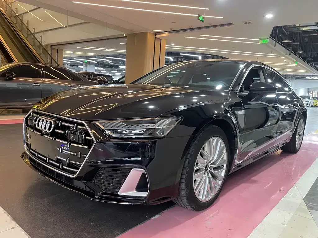 Audi A7L 2023 из CN, фото 1