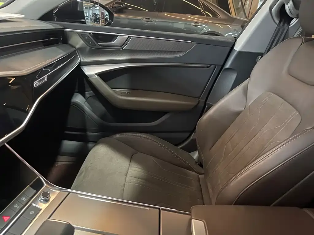 Audi A7L 2023 из CN, фото 6