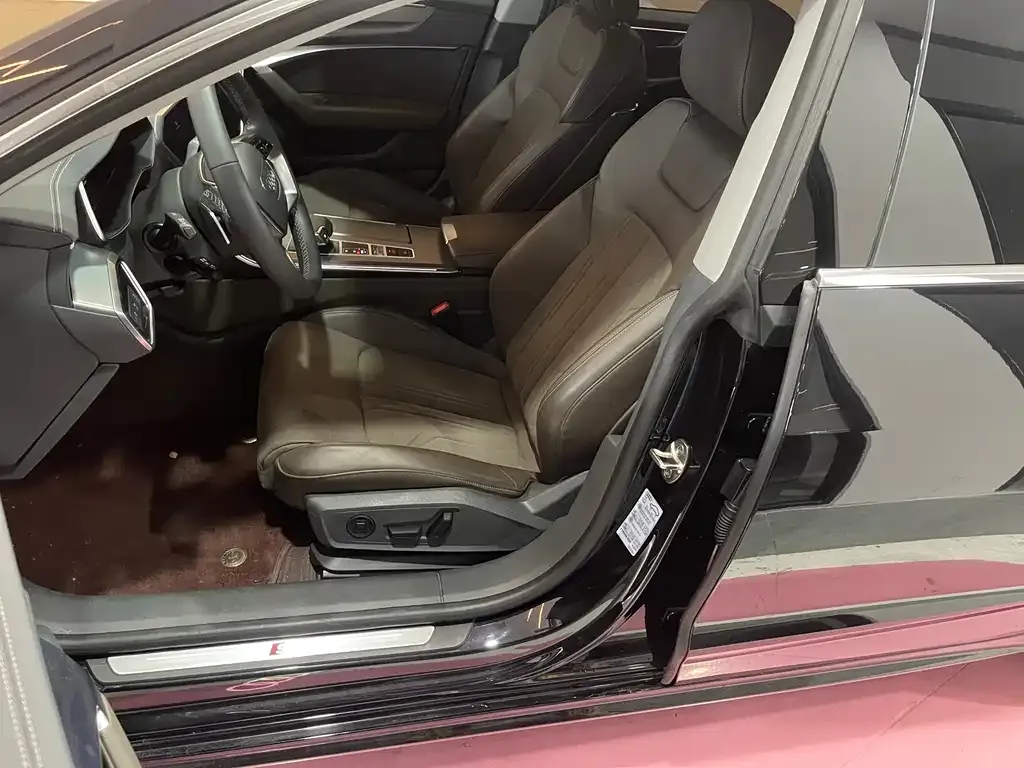 Audi A7L 2023 из CN, фото 7