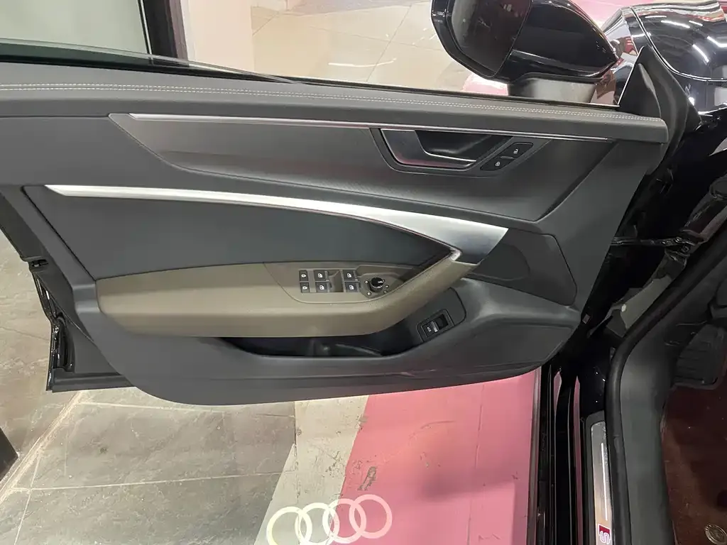 Audi A7L 2023 из CN, фото 4