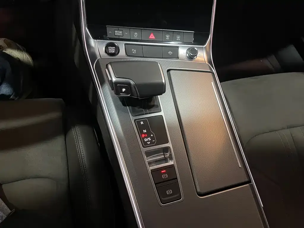 Audi A7L 2023 из CN, фото 3