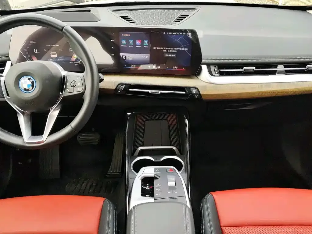 BMW iX1 2025 из CN, фото 3