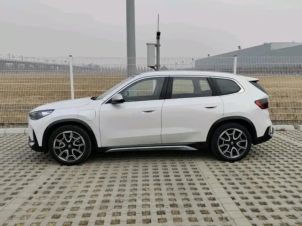 BMW iX1 2025 из CN, фото 2