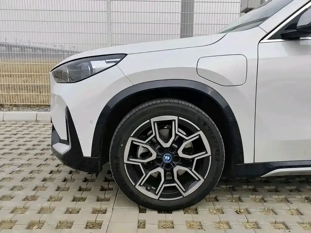 BMW iX1 2025 из CN, фото 8